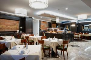 Hotel Grifone Firenze - Urban Pool & Spa餐厅或其他用餐的地方