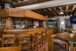 Breede River Houseboat Hire酒廊或酒吧区