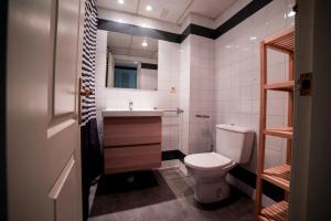 Apartamentos Pirineos Rent的一间浴室