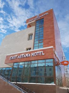 阿斯塔纳East Astana Hotel的一座名为亚洲酒店的建筑