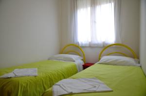 奥罗拉住宅酒店客房内的一张或多张床位