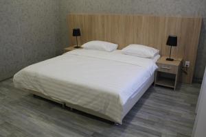 Hotel Inju Hills客房内的一张或多张床位
