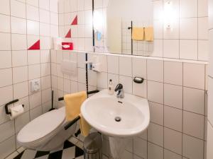 Hotel Löwen Garni - B&B的一间浴室