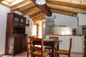 Casa del Castagno的厨房或小厨房