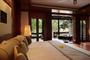 Tanjong Jara Resort - Small Luxury Hotels of the World客房内的一张或多张床位