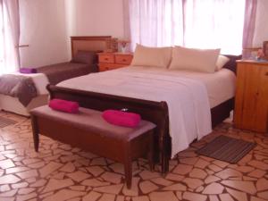 Thekwane Holiday House客房内的一张或多张床位