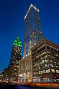 纽约纽约朗廷酒店，第五大道的夜城两座高楼