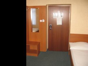 阿诺德酒店客房内的一张或多张床位