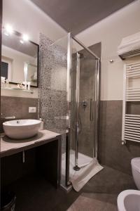 Casa Borgo Regina B&B - Bari Puglia Apartments的一间浴室
