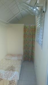 MiniHabitacion coqueta客房内的一张或多张床位