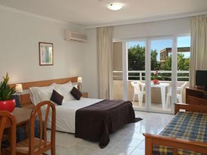 达罗沙花园公寓式酒店客房内的一张或多张床位