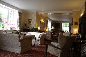 Lastingham拉斯廷哈马格兰奇酒店的一间客厅,客厅配有沙发和椅子