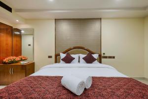Hotel Ramraj Regency客房内的一张或多张床位