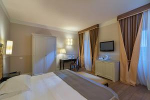 帕拉佐圣洛伦索Spa酒店客房内的一张或多张床位