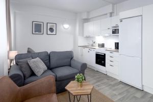 Forenom Serviced Apartments Rauma Kaivopuisto的厨房或小厨房