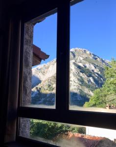 索特雷斯La Cabaña de Catalina的山景窗户