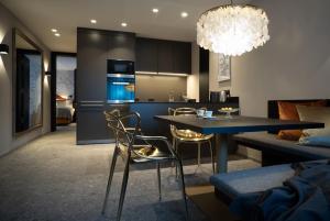 SISSI SUITES | luxury apartments | Mayrhofen的厨房或小厨房