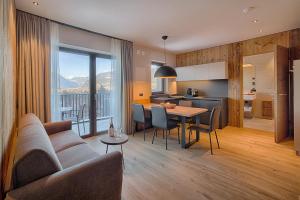 K1 Mountain Chalet - Luxury Apartements的休息区