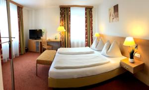 Motel55 - nettes Hotel mit Self Check-In in Villach, Warmbad客房内的一张或多张床位