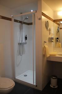玫瑰园酒店的一间浴室