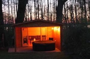 ZislowFerienhaus TRAUM AM SEE mit Sauna und Whirlpool的相册照片