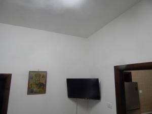 伯利恒Joseph apartment的墙上的平面电视,图片