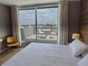 Smart Hotel Montevideo客房内的一张或多张床位