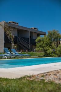 拉帕洛马Cara Colomba的别墅 - 带游泳池和草坪椅