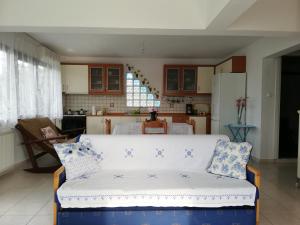 皮加迪卡Dora's House comfortable apartment with a yard and view的相册照片