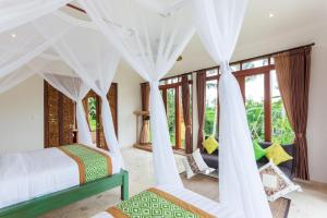 Champaca Luxury Villas Ubud客房内的一张或多张床位