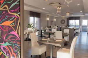 The Originals City, Hôtel La Terrasse, Tours Nord (Inter-Hotel)餐厅或其他用餐的地方