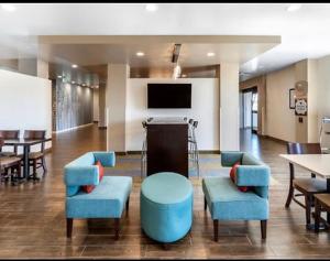 Sleep Inn & Suites Denver International Airport酒廊或酒吧区