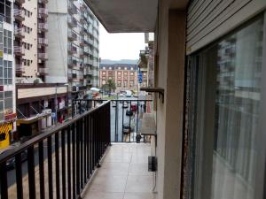 Casino dos dormitorios的阳台或露台