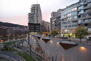 毕尔巴鄂Apartamento frente al Guggenheim con wifi y parking privado gratis的相册照片