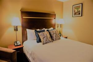 西雅图乔治城酒店客房内的一张或多张床位