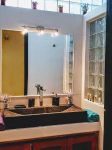 La Maison Blanche à Ngaparou, splendide villa contemporaine的一间浴室