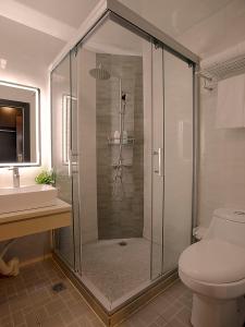 星之悦酒店(免费提供浦东机场和迪士尼班车接送)的一间浴室