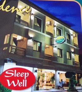 纳通市Nathon Residence Hotel的建筑前的睡眠良好标志