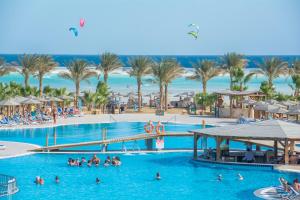 Casa Mare Resort - ex, Royal Tulip Beach Resort内部或周边的泳池