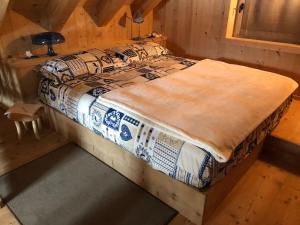 Alpine Chalet客房内的一张或多张床位