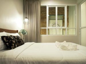 A Day inn Ranong Hostel客房内的一张或多张床位