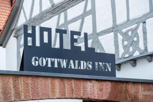美因河畔奥伯恩堡Gottwalds Inn的建筑物上读写哈勒姆格布兰斯的标志