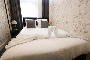 阿姆斯特丹富利浦酒店客房内的一张或多张床位