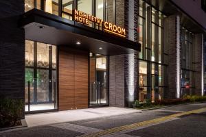 名古屋Nishitetsu Hotel Croom Nagoya的带有最坏房子标志的建筑(长)