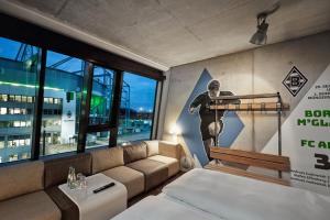 H4 Hotel Mönchengladbach im BORUSSIA-PARK客房内的一张或多张床位