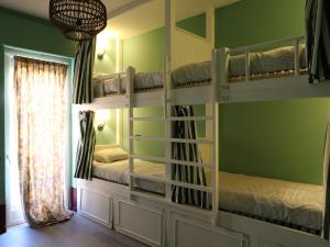 Grand Hostel Coconut客房内的一张或多张双层床