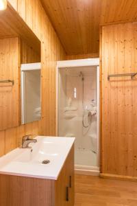 洛拉诺斯露营&平房酒店的一间浴室