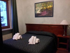 克拉瑞酒店客房内的一张或多张床位
