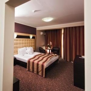 奥扎纳酒店客房内的一张或多张床位