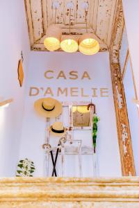 法鲁A Casa D'Amelie的一间有卡萨达尼拉标志的房间
